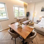 Stadionperle - Direkt Im Viertel - Gruppenliebling Brémy